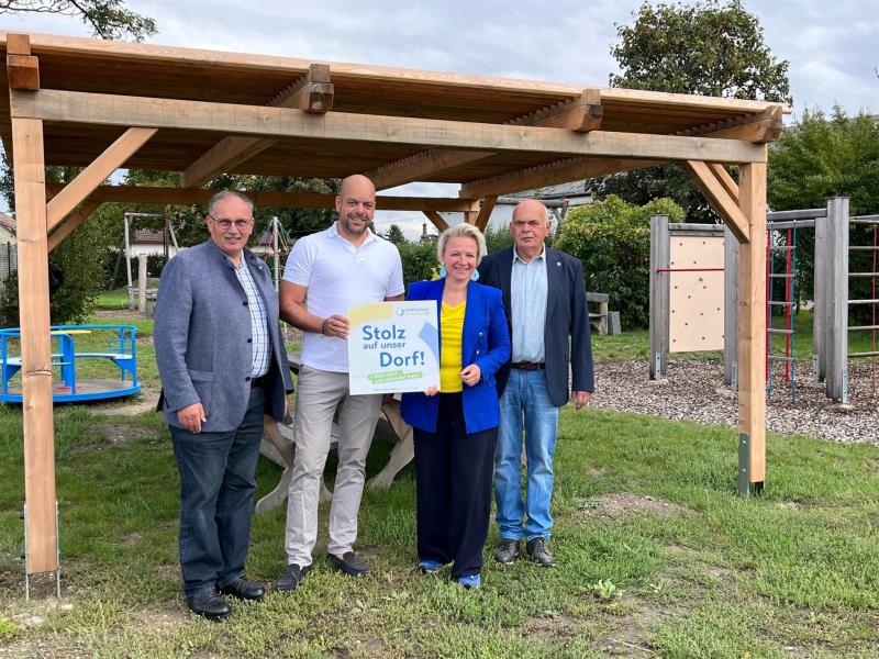 Obritz ist "Stolz auf unser Dorf"
Neue Pergola sorgt für Sonnenschutz am Kinderspielplatz